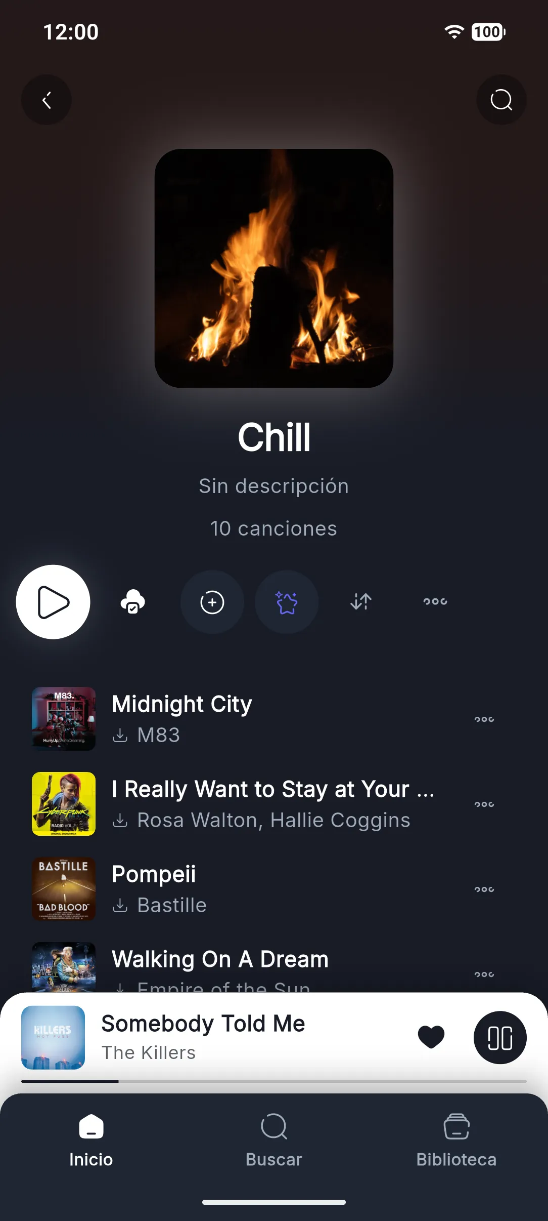 Playlist Chill descargada, con el ícono de descarga junto a cada canción: Midnight City de M83, Pompeii de Bastille y más.