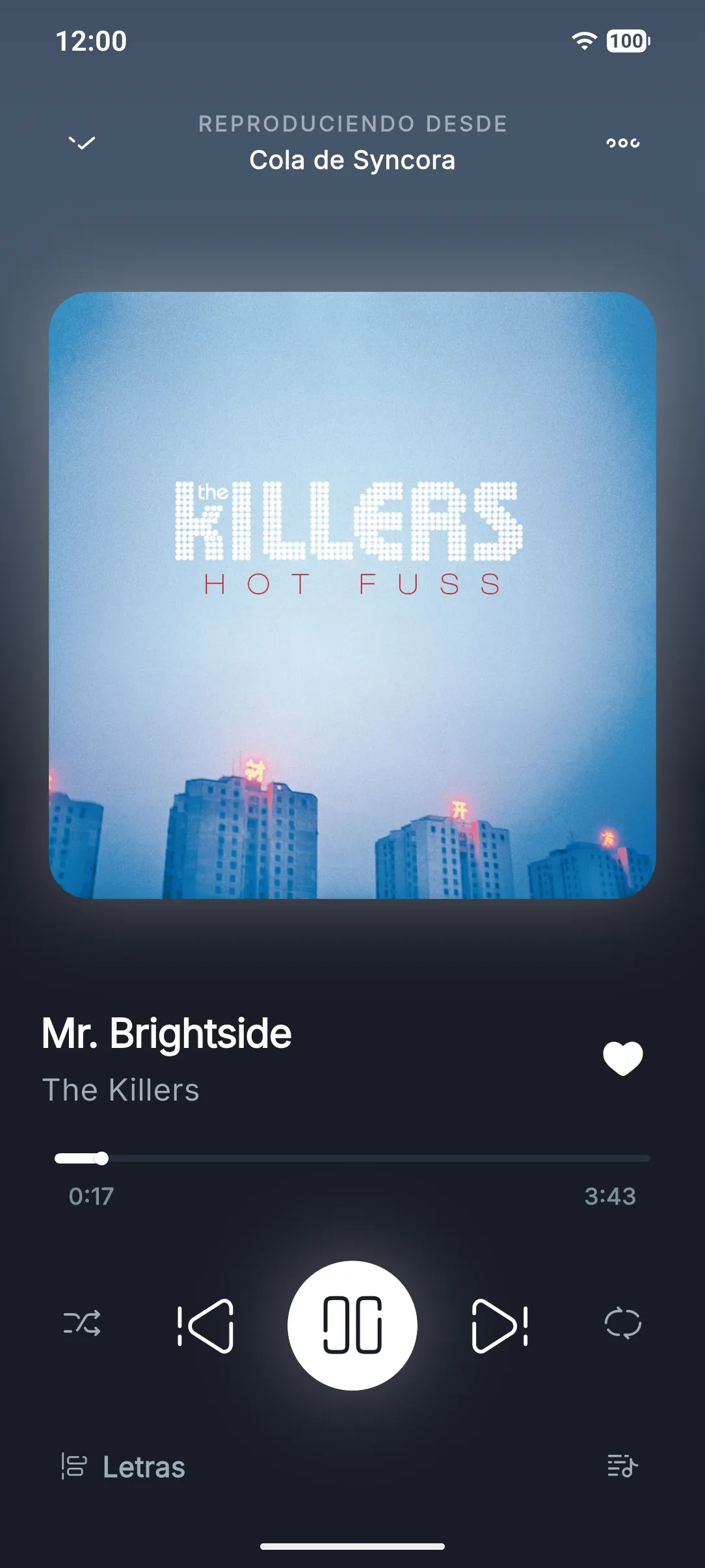 Reproductor de Syncora sonando Mr. Brightside de The Killers, con la portada de Hot Fuss, la barra de progreso y los controles.